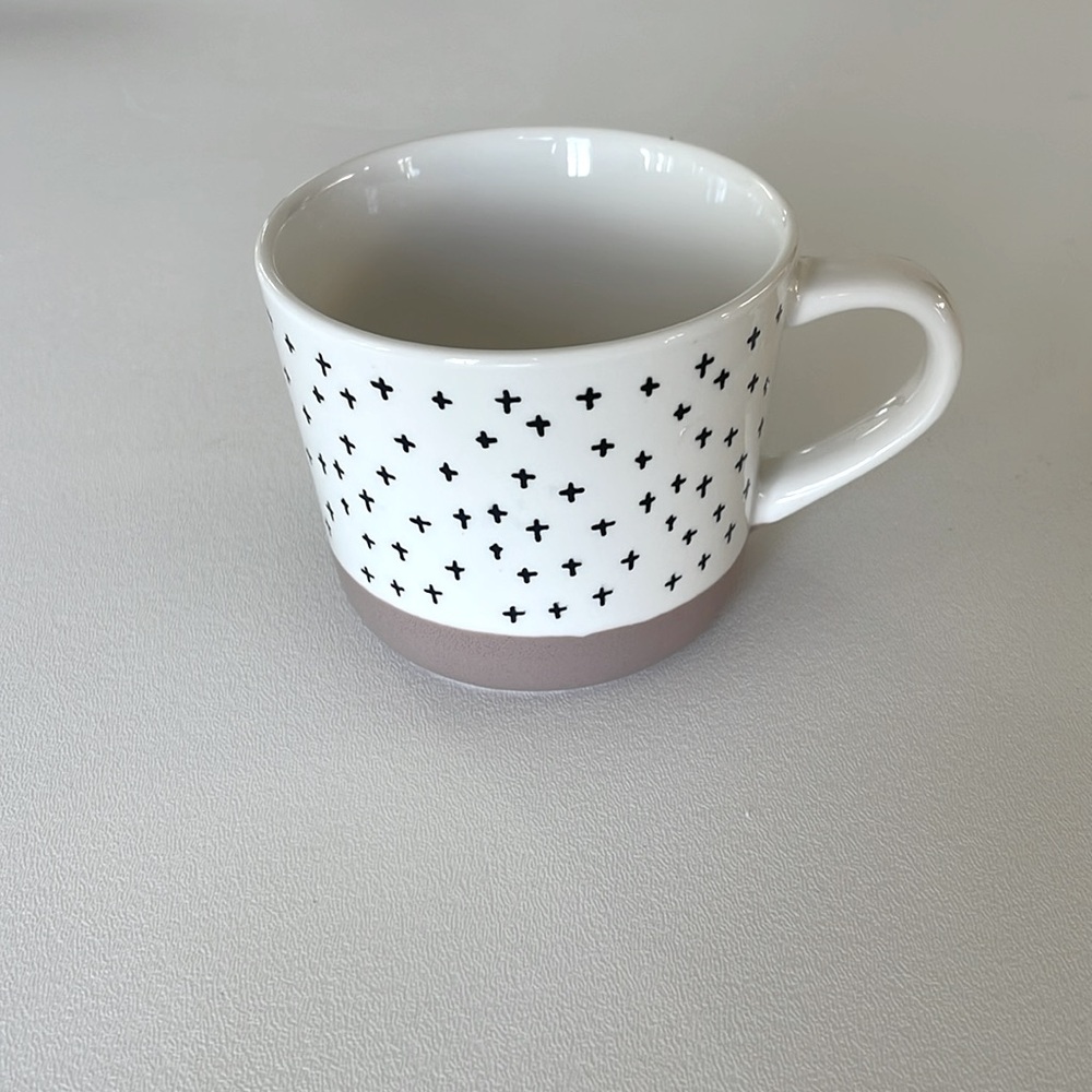 Orly Maison New York Cross Mug Ivory Tan Coffee Tea Dishwasher Microwave 14 Oz